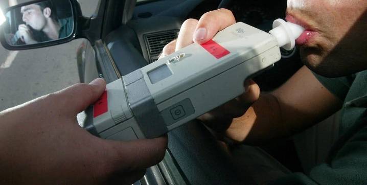 Desde diciembre, suben las multas de tránsito en La Rioja por alcoholemia y falta de casco