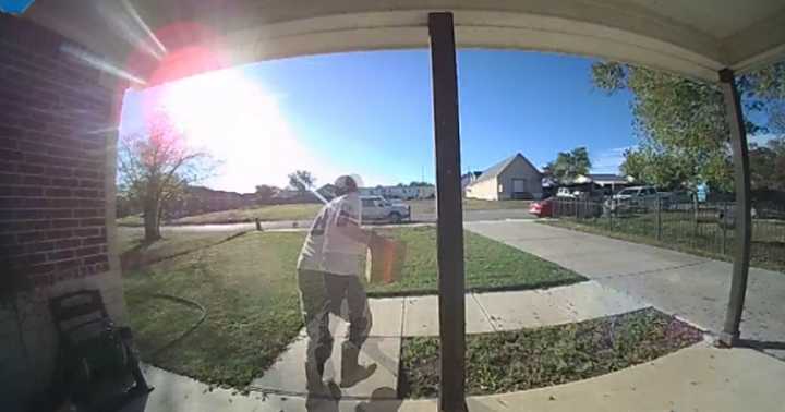 "Cowboys Grinch" snags package in seconds, North Texas family sounds holiday warning