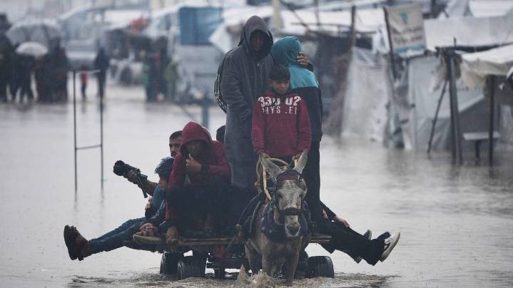 A winter storm chills Gaza and floods tent camps, exposing aid failures