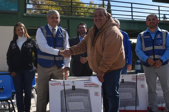 Entrega SEyD equipamiento y material escolar en la Secundaria Técnica No.44 en Ciudad Juárez