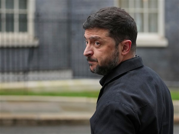 Zelensky offers to drop NATO bid for security guarantees but rejects U.S. push to cede territory