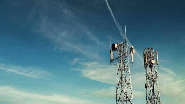 Worker dies in 100-foot fall from tower in northwestern Wisconsin