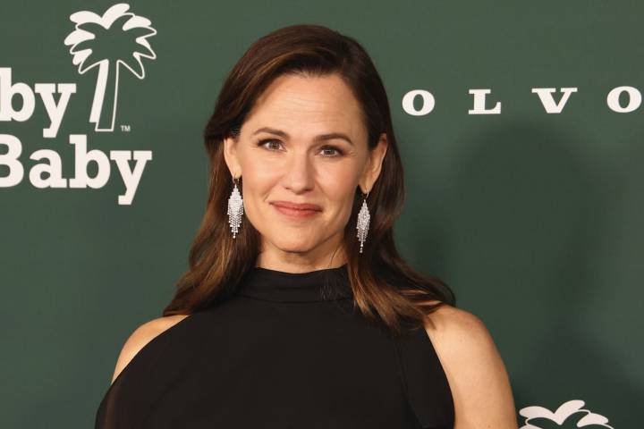Jennifer Garner Wore a Brown Puffer Jacket: Get the Look at Amazon