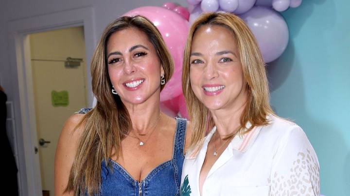 Adamari López y Chiquibaby reciben diciembre con un chapuzón en la playa 