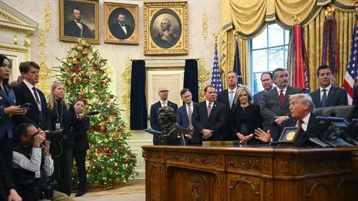 Trump propone relajar normas de millaje para lndustria automotriz