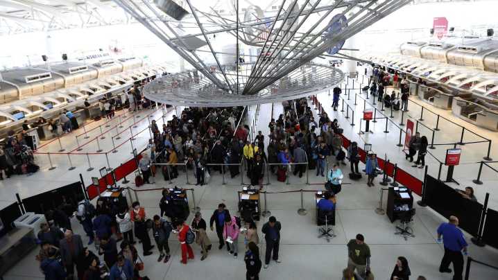 EE.UU. plantea revisar las redes sociales de turistas y acceder a los datos de familiares como requisito para entrar al país