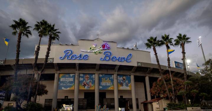 Commentary: Here are 15 reasons why UCLA should not abandon the Rose Bowl