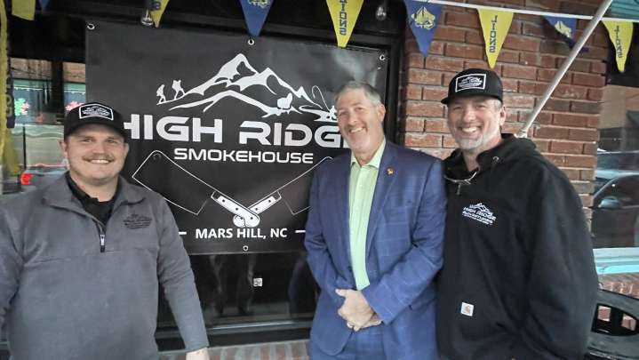 Popular WNC barbecue spot to open new location in Mars…