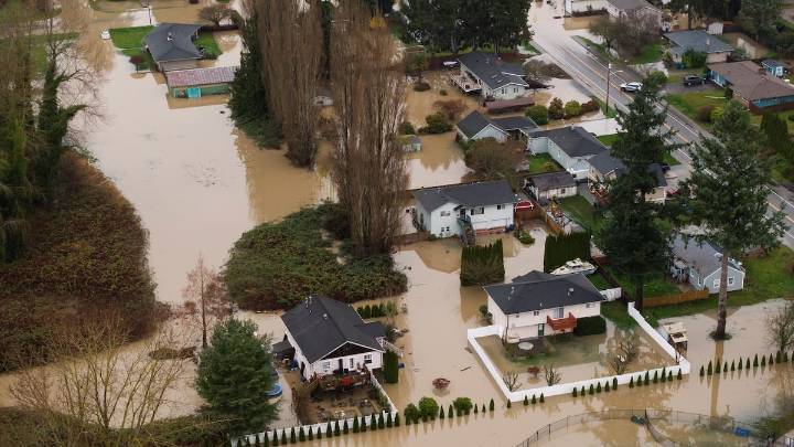 Las fuertes lluvias y las inundaciones asolan Washington: más de 75.000 personas en alerta de evacuación