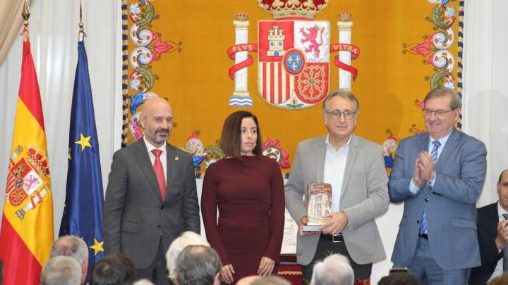 La administración central premia a la plataforma ciudadana que se opone a la Torre del Puerto