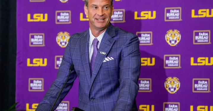 LSU coach Lane Kiffin announces that defensive coordinator Blake Baker will remain with the Tigers