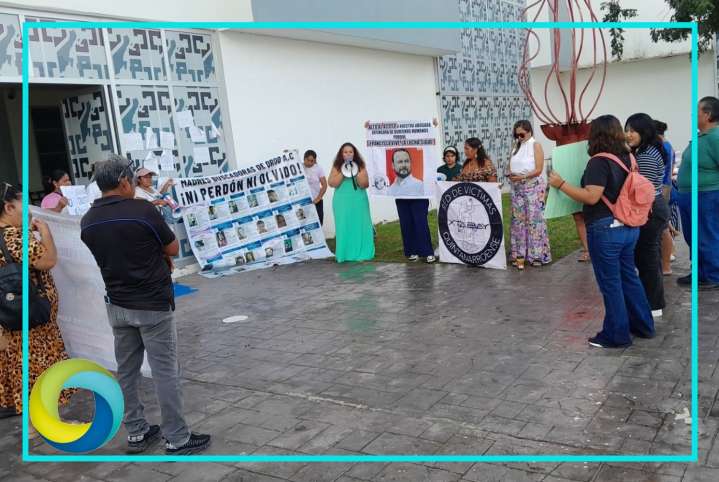 Protesta Red de Víctimas ante el Tribunales de Chetumal, por acoso a abogada
