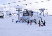 Problemas en el segundo día de esquí en Valgrande-Pajares: la silla de El Brañillín se avería y deja colgados a varios usuarios