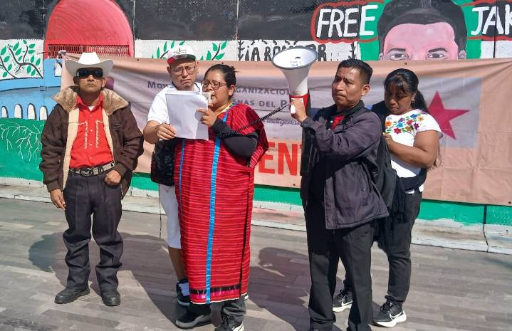 Artesanos de la ciudad de México exigen los dejen vender sus productos 