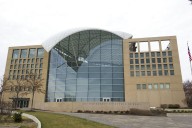 Añaden el nombre de Donald Trump a la fachada del edificio del Instituto de Paz de EE.UU.