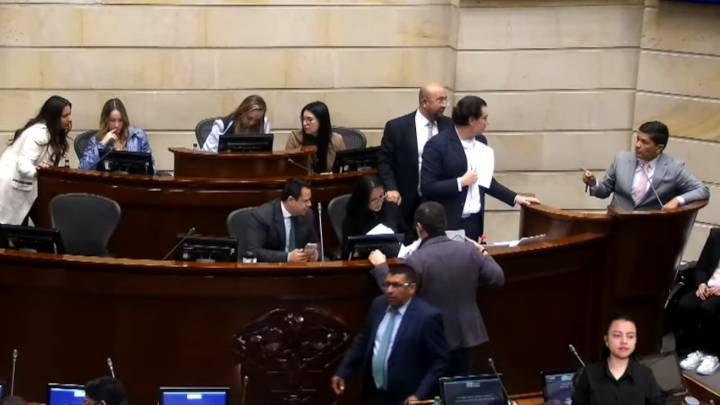Mesada 14 para maestros, aprobada en plenaria de Senado, está a medio camino de la resurrección