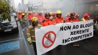 Bomberos de toda Galicia se manifiestan en Carballo para exigir que se cubran 102 nuevas plazas