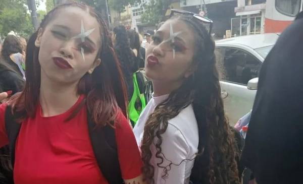 Dos hijas de un ex campeón con Estudiantes, entre las afectadas por el caos en un teatro: "En peligro", dijo  la mamá