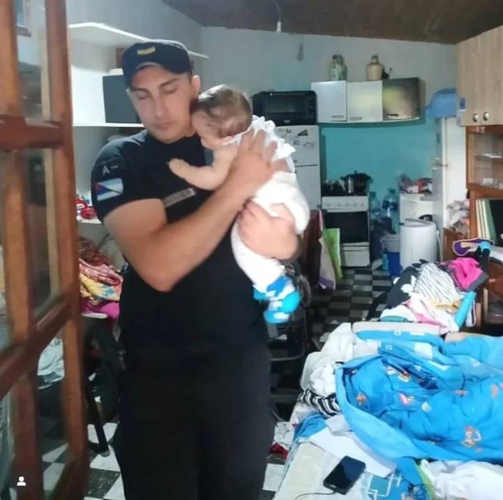 Misiones: la Polícia rescató a un bebe que quedó solo en una vivienda