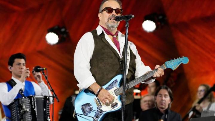 Raul Malo, the soulful tenor and frontman of The Mavericks, has died at age 60