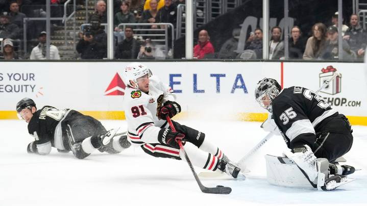 Connor Bedard scores for 3rd straight game, Blackhawks hold off Kings 2