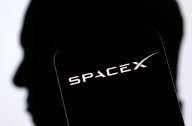 SpaceX insider share sale sets $800 billion valuation, Bloomberg News reports