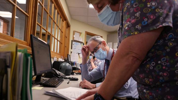 Bipartisan lawmakers press Education Department to add nursing to ‘professional’ degree list