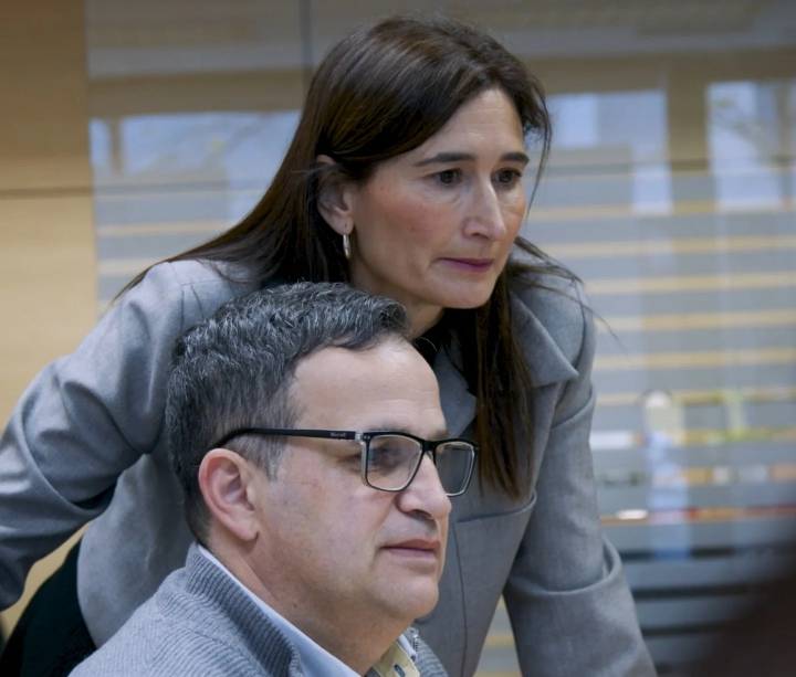 De Madrid a Cantabria: la ingeniera que hoy gestiona 1.500 pólizas desde un despacho familiar