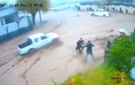 Video: rescatan a estudiantes segundos antes de que su escuela colapsara por las lluvias
