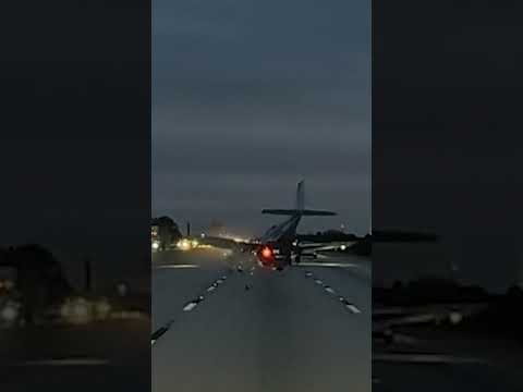 Jaw-dropping video shows plane crashing into car on Florida interstate, injuring driver #shorts