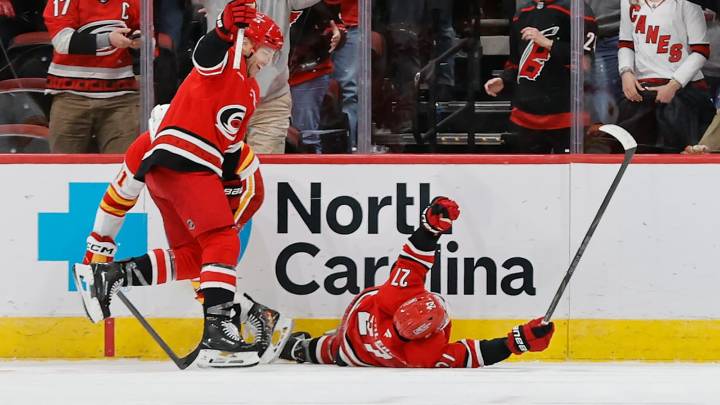 Ehlers scores lone goal in OT, Hurricanes edge Flames
