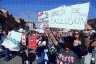 Marchan contra los recortes en la AUH