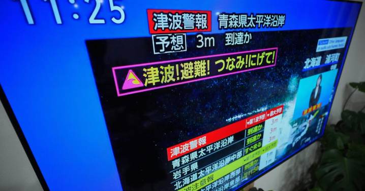 Magnitude 7.5 quake in northern Japan injures 23 people and triggers a 2