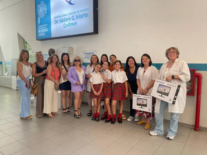 El St. George's College de Quilmes donó cuatro computadoras para el Hospital Iriarte