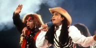 Fueron ícono de la música pop de los ’80, pero una falla en pleno show los dejó al descubierto: la historia de Milli Vanilli