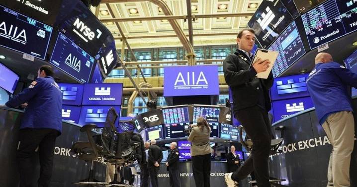 Retail AI investors stay bullish on AI stocks, Motley Fool survey finds