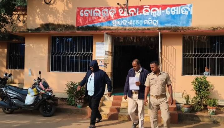 Odisha College Principal held for proposing to newly