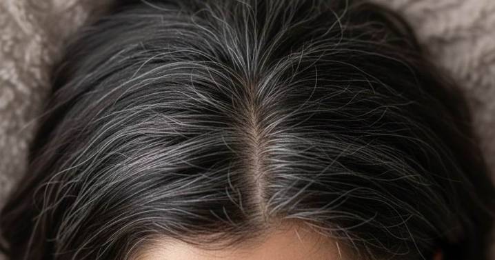 Por qué te salen canas en el cabello (y qué puedes hacer para evitarlo)