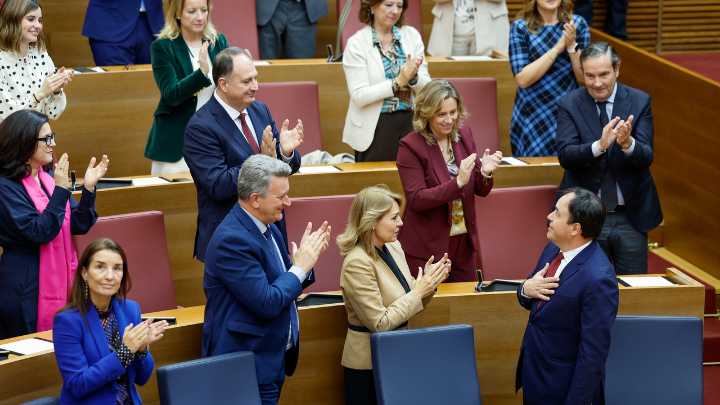 Llorca pide perdón a las víctimas de la dana y llama al consenso en un pleno agridulce