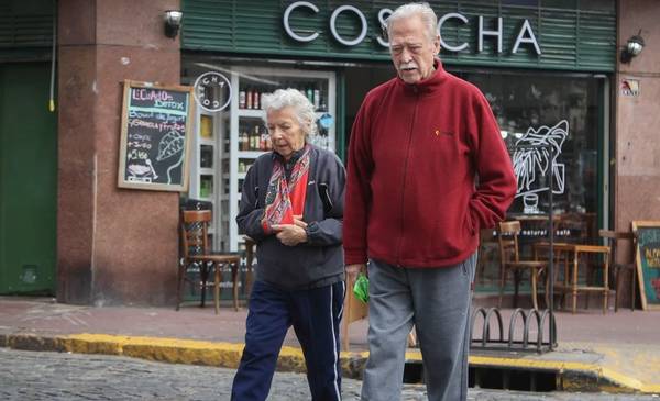 ¿Cuánto necesitó una pareja de adultos mayores para vivir en octubre?