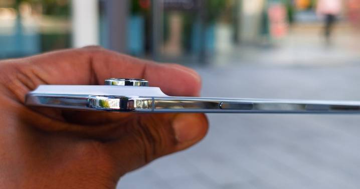 We need bulkier phones, not the iPhone Air... and you know why