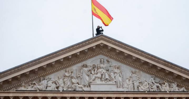 El Parlamento celebra hoy la Constitución entre crispación política y sin la mitad de los grupos