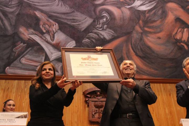 Entrega UdeG doctorado ‘honoris causa’ a Joan Manuel Serrat
