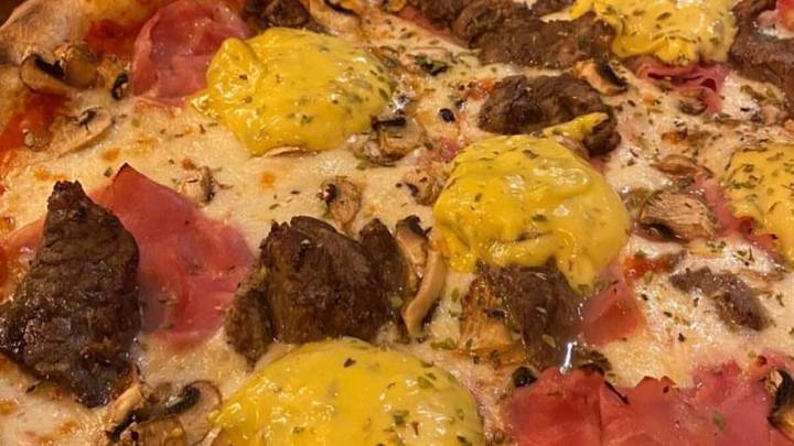 El restaurante italiano que arrasa en Gran Canaria: su pizza con salsa bearnesa es uno de las más famosas de la isla
