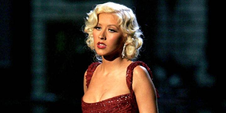Christina Aguilera Turns Heads with an Unrecognizable Look at 44