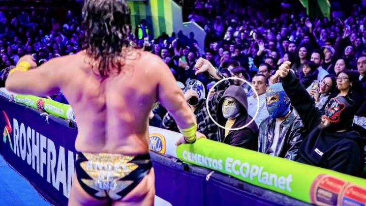 Disfruta Bad Bunny de una noche en la Lucha Libre