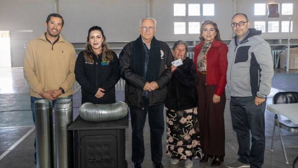 Entregan calentones de leña a familias vulnerables en Cuauhtémoc