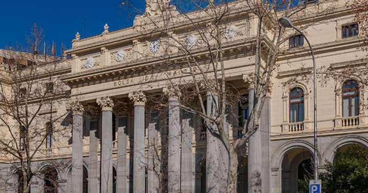 Ibex 35 subió hoy, 1 de diciembre, pese a la caída de Indra y se acerca a los 16.400 puntos