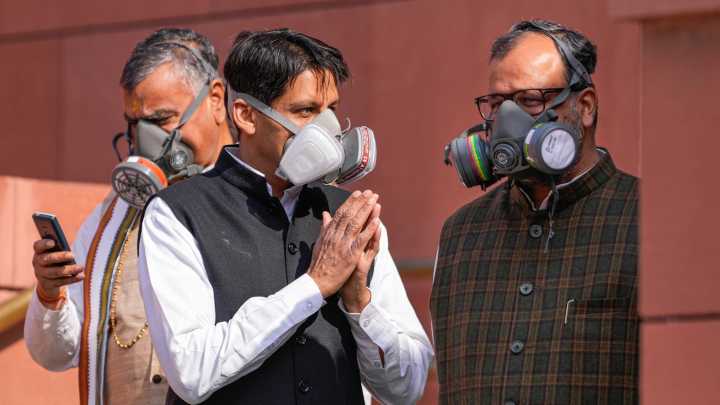 Parliament Winter Session Day 4 Live Updates: Congress MPs to seek discussion on air pollution across North India in Lok Sabha today