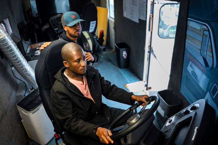 Federal review finds 44% of US trucking schools don't comply with government rules